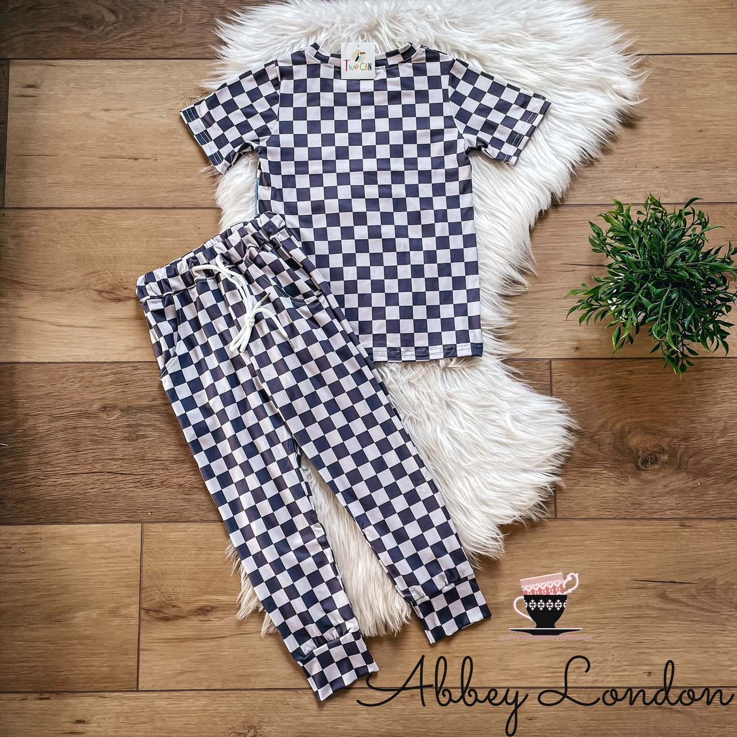 Good Vibes Jogger Set by TwoCan