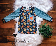 Load image into Gallery viewer, Woodland Foxes Pocket Tee by TwoCan
